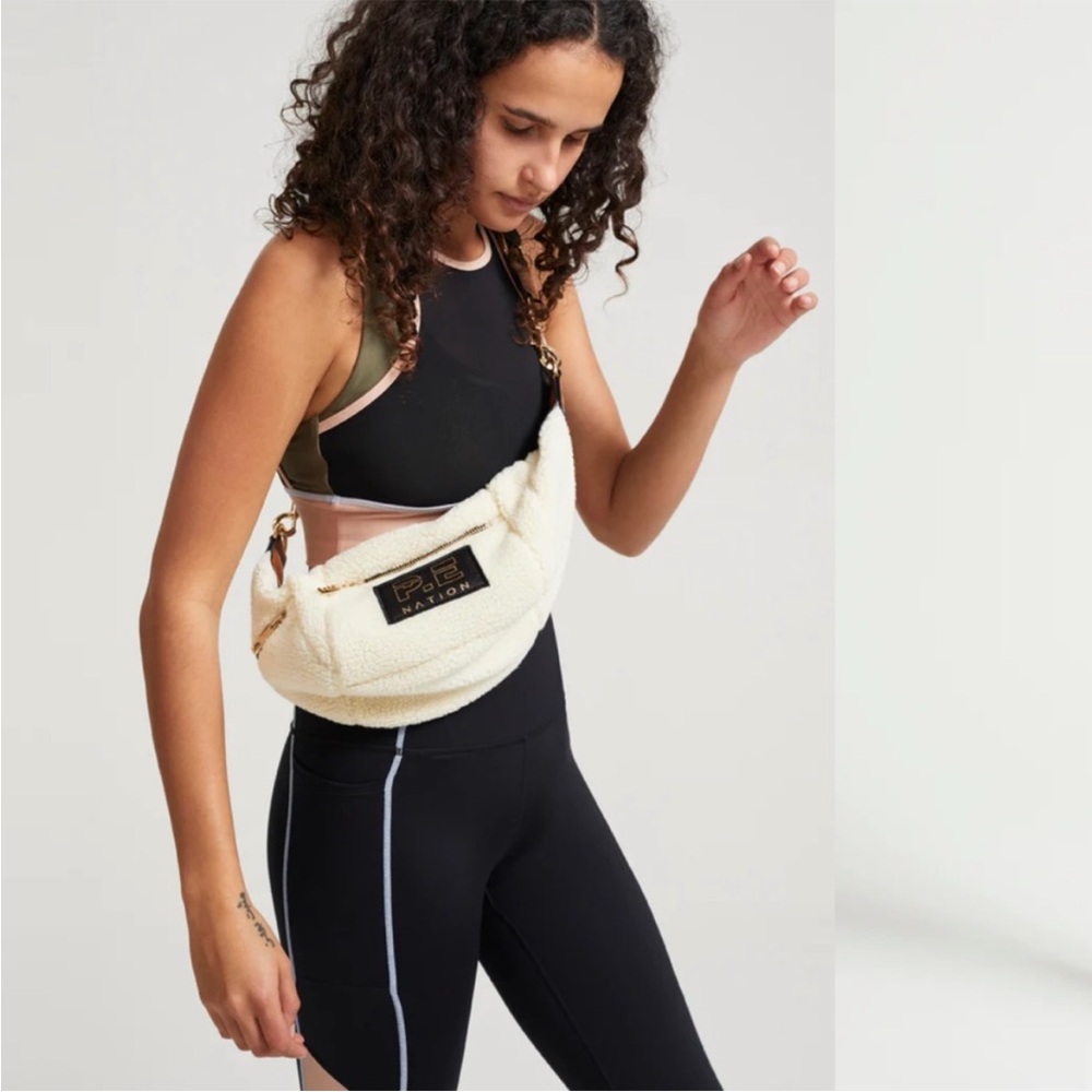 P.E Nation DEUCE COURT CROSS BODY BAG - Picture 3 of 5